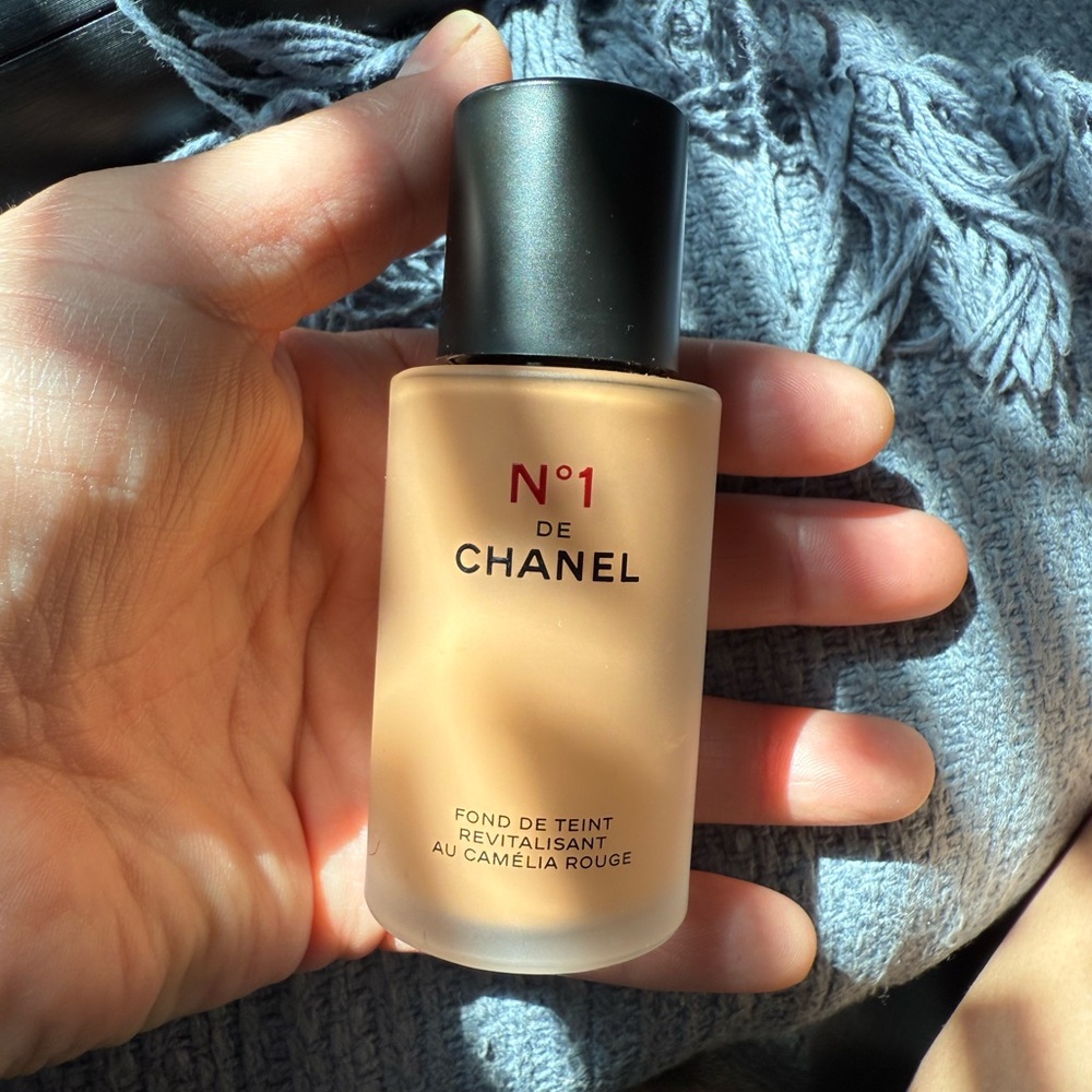 CHANEL N°1 De Foundation - Warm Beige
